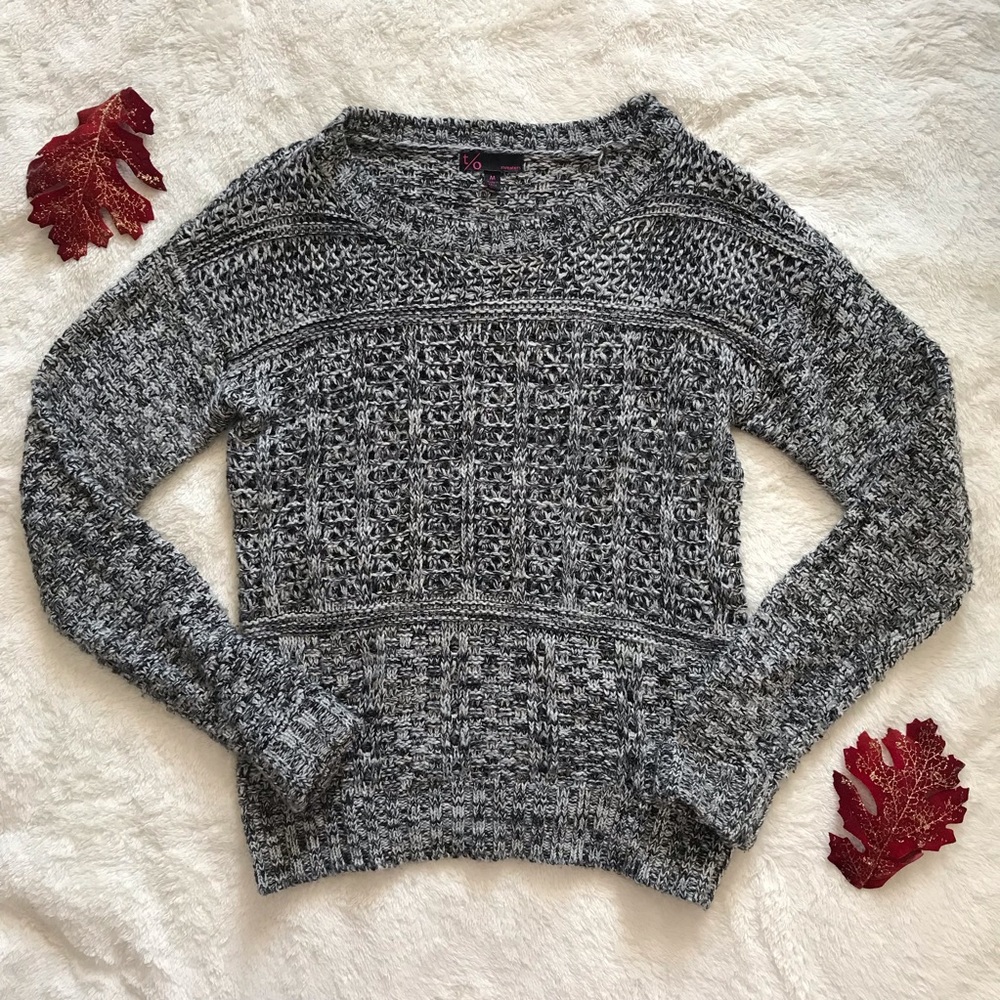 ❄️3 for $30❄️ Black & white sweater